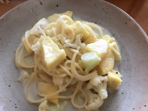 さつまいもとカリフラワーの豆乳パスタ